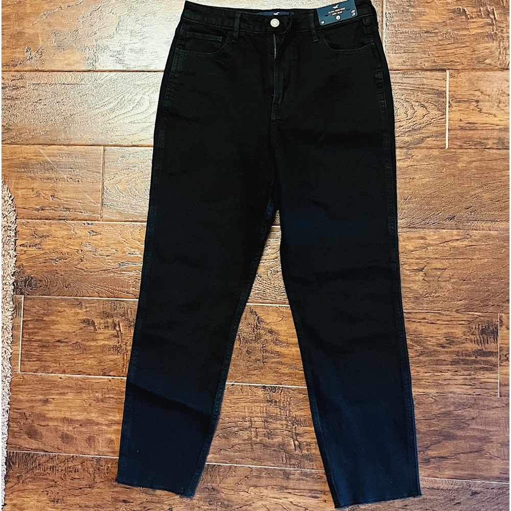 Hollister Ultra High-Rise Mom Jean
